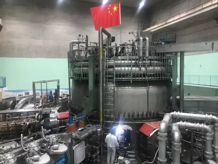 升级改造中的全超导托卡马克核聚变实验装置，图：新华社