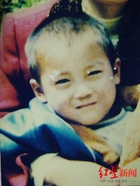 ↑王凤凯被拐卖前的照片。