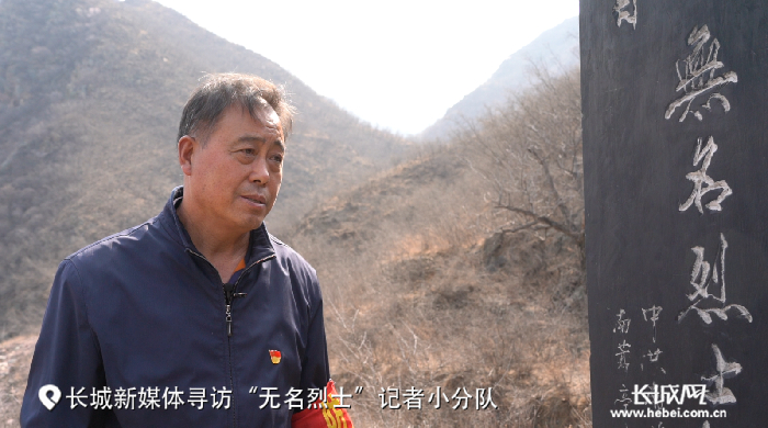 帽山垴战斗目击者孙世文之子孙玉根讲述战斗场景。刘佩尧 摄