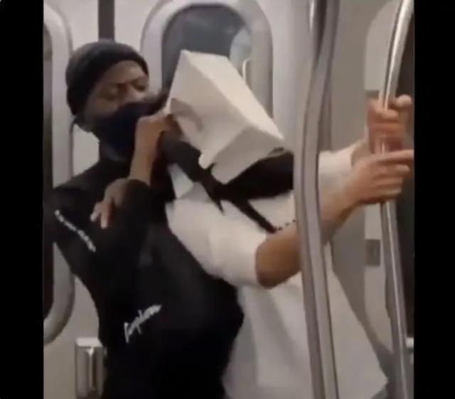 亚裔男子在美国地铁上遭暴打锁喉（资料图）