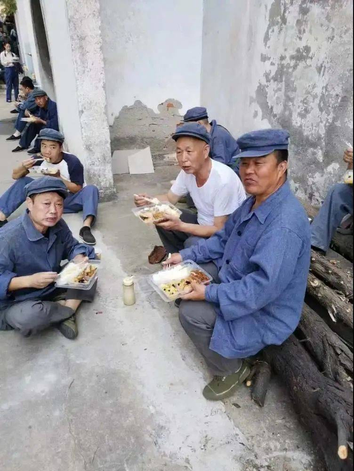 图中穿白T恤就是宋大爷。/ 受访者供图