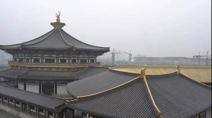 正在动工的唐城二期、三期。或许在不久的将来，在襄阳当群演不只是一种全民参与的爱好，它亦能成为有演员梦的人心中的“下一个横店”，下一站天后。/ 作者供图