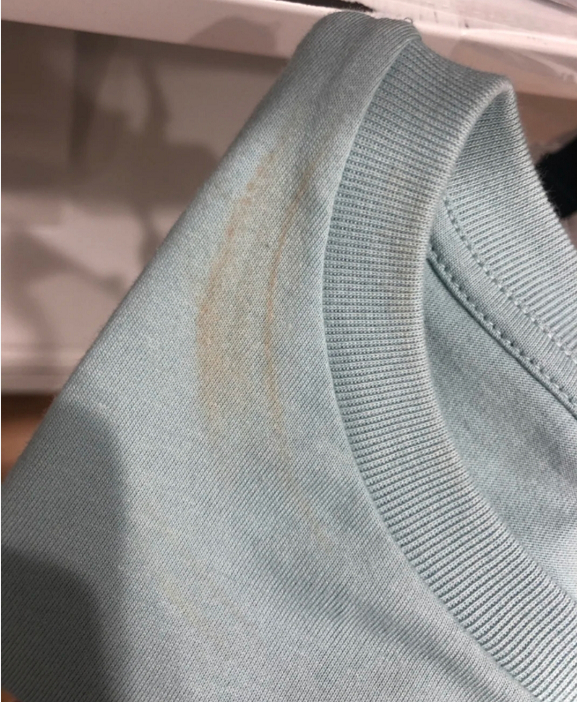 被成人试穿后的130号码童装被污染&nbsp;图片来源：红星新闻