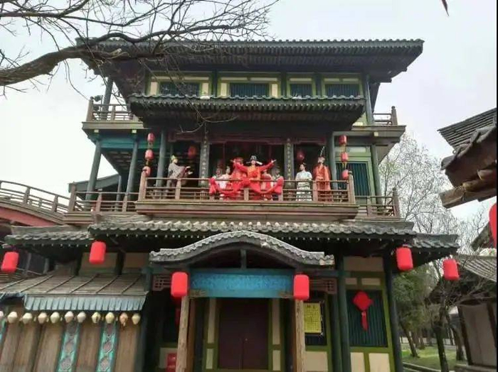 能够表演的舞台，在剧组外也有无限可能。/ 作者供图