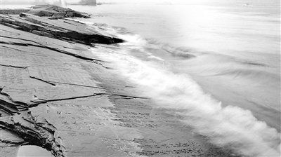 白鹤梁题刻未被淹没前的原貌（图片来源：白鹤梁水下博物馆官网）