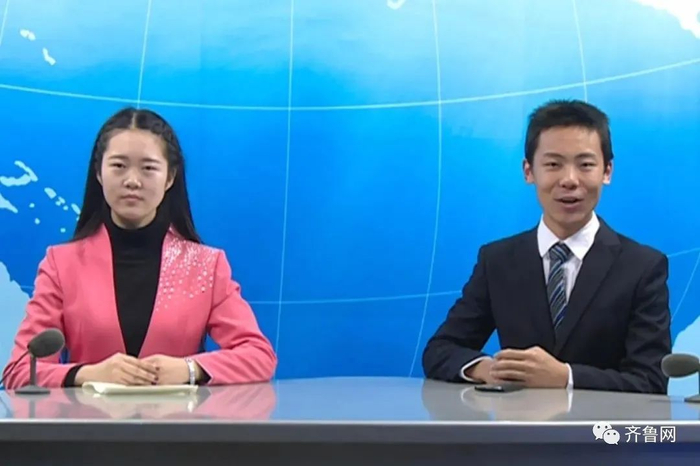 　右侧男生为吕天仓