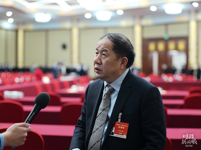 △上海交通大学校长林忠钦是当天政协联组会上的发言委员之一。（总台央视记者王哈男拍摄）