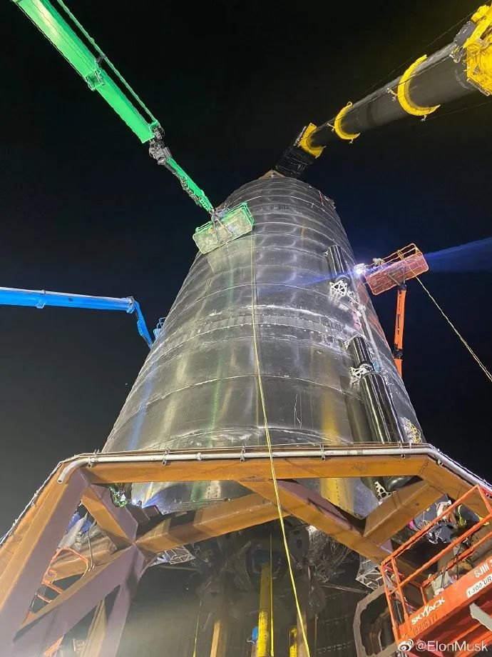 图| SpaceX 发射台 （来源：weibo）