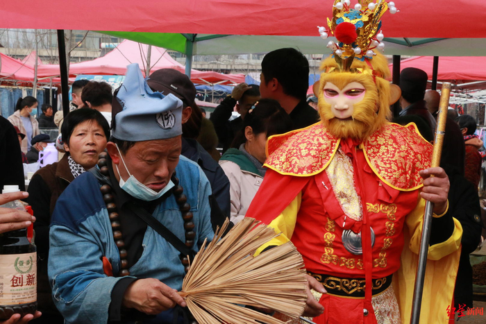 ▲主播“美猴王”和他的“同行”