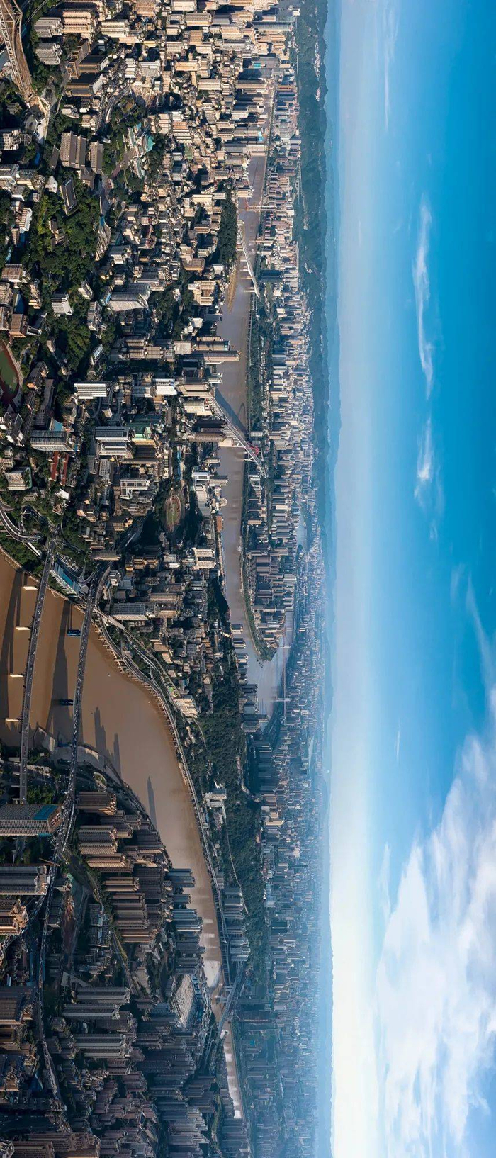 长江、嘉陵江犹如两条游龙，贯穿了重庆主城。摄影/杨荣