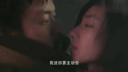 《白日焰火》中这段发生在摩天轮上的激情戏，在国内上映的版本里被剪掉了。