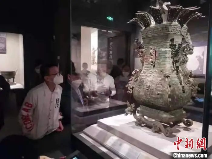 资料图：观众在河南博物院参观。　杨大勇　摄