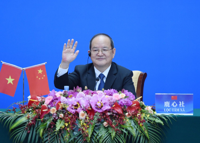 自治区党委书记鹿心社与会并致辞。黄克 邓华/摄