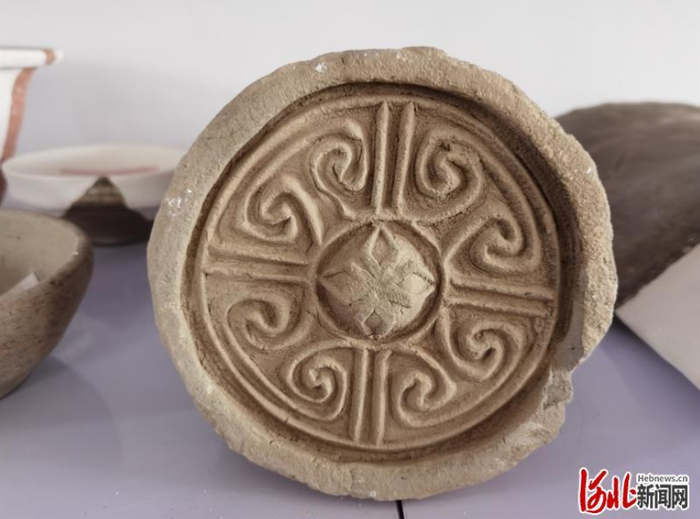 南阳遗址出土器物。河北日报记者龚正龙摄