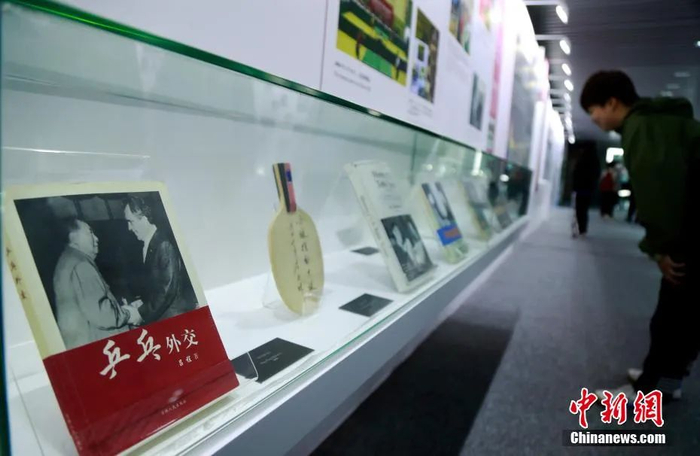 中美乒乓外交珍贵历史档案在上海展出。汤彦俊 摄