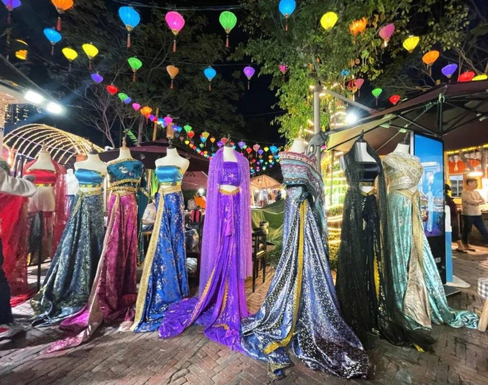 我选择的店家门口