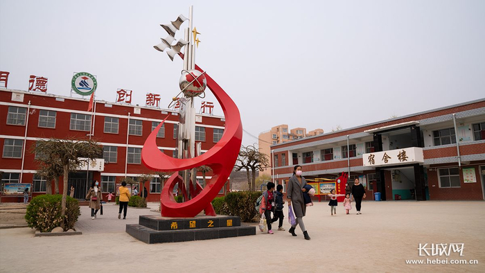 上闫庄乡中心小学。长城网记者 康义涵 摄