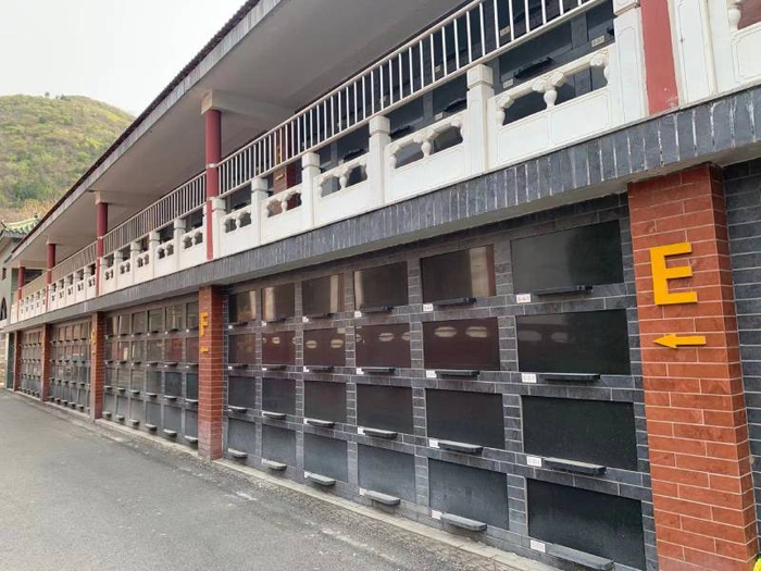 壁葬（拍摄地并非天寿陵园） 李凯旋 摄