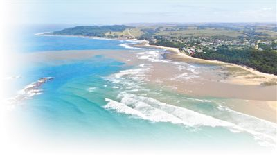 　　南非国土三面环海，拥有长约3000公里的海岸线。图为南非西开普省自然谷附近的海岸景观。