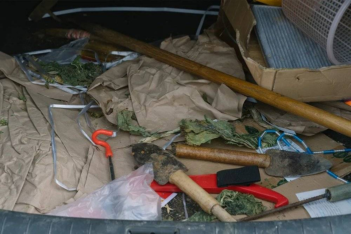 孙洪奎的后备箱里常备园艺工具  ©朱英豪 摄