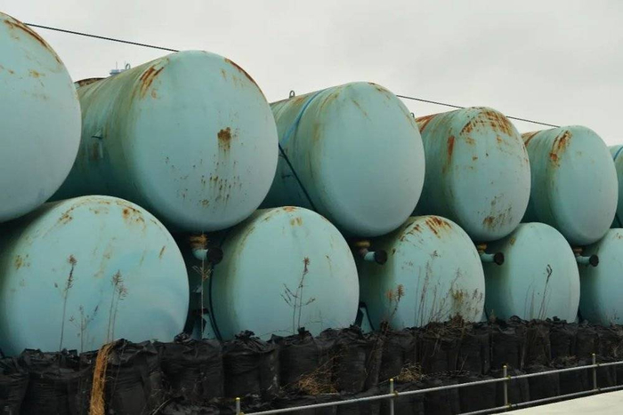 装有核废水的储水罐