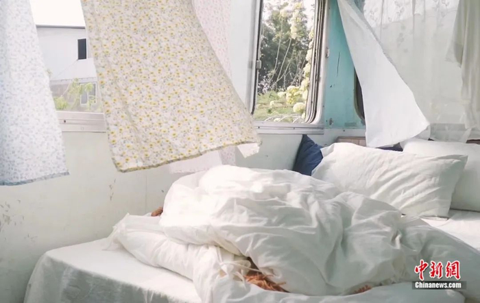 阿满改造的大巴车。受访者供图