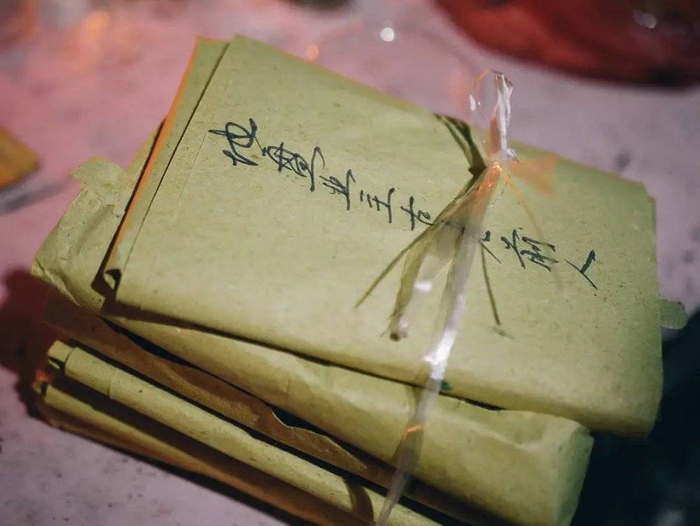 封包，出殡后会烧掉。