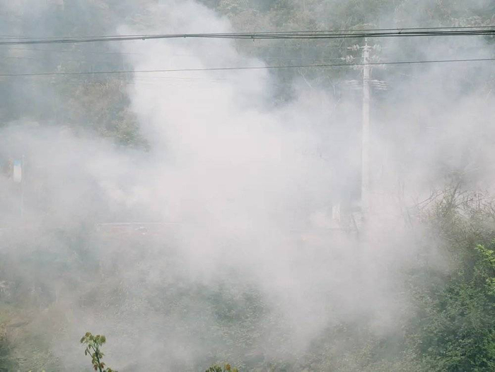 禁鞭对于丧葬来说没有什么效果，实行了一阵子电子炮火，大家还是继续用传统的爆竹。