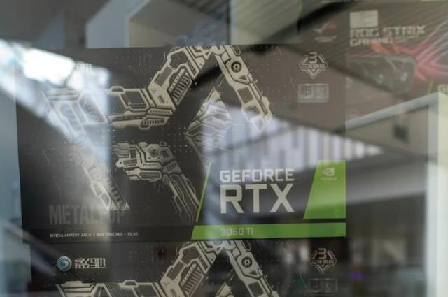 2021年3月，由于显卡热销，一家电脑商铺把主力显卡放在店铺显眼位置