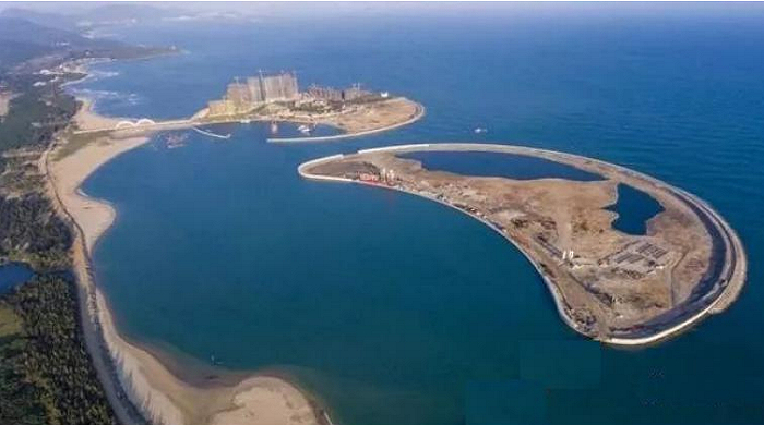 融创日月湾。图片来源：万宁月岛项目拆除工程临时施工便桥项目海域使用论证报告书