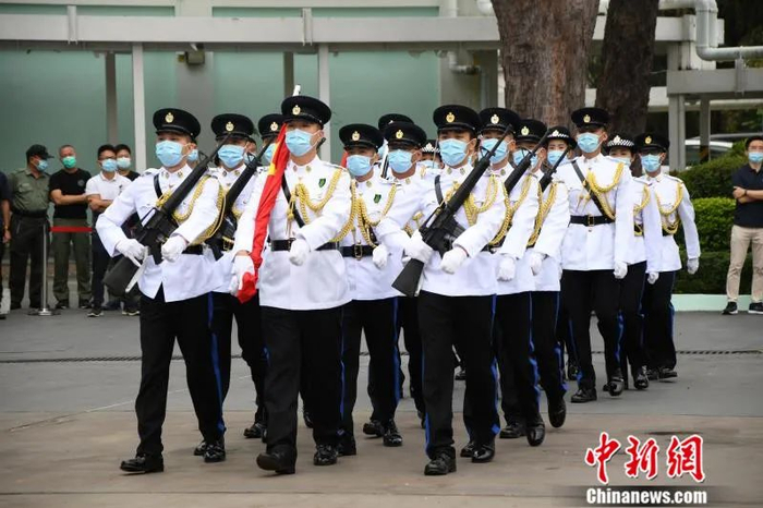 惩教署职员训练院的开放日活动现场，24人组成的惩教署仪仗队向公众展示了中式步操表演。记者 姜金龙 摄