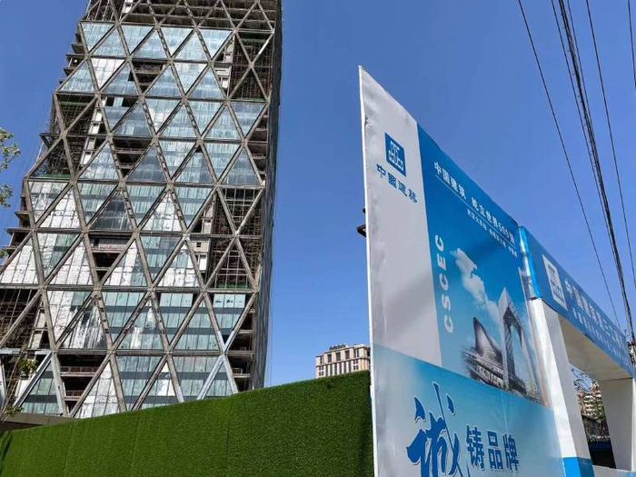 中弘大厦周边的建筑围栏&nbsp; &nbsp;李凯旋 摄