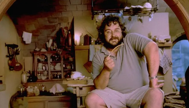 △ “巨人”闯进“霍比特人”家