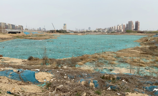 　　图6 没有土地手续的开封西湖二期仍在建设