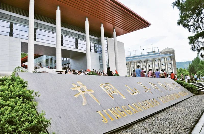 图为位于井冈山茨坪镇的井冈山革命博物馆。　人民图片 肖远泮/摄