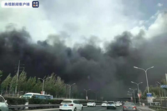 浓烟滚滚！北京一公司变电室起火 35辆消防车紧急出动