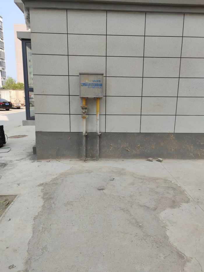 万象佳苑小区现场双方施工痕迹。拍摄/陈威敬