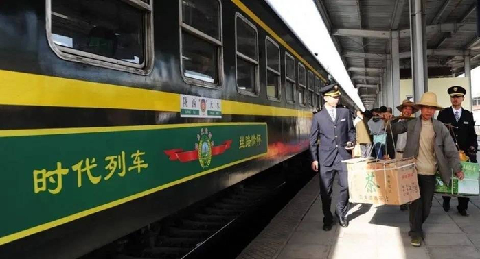 陇海线上的小慢车  图片来源：中新网