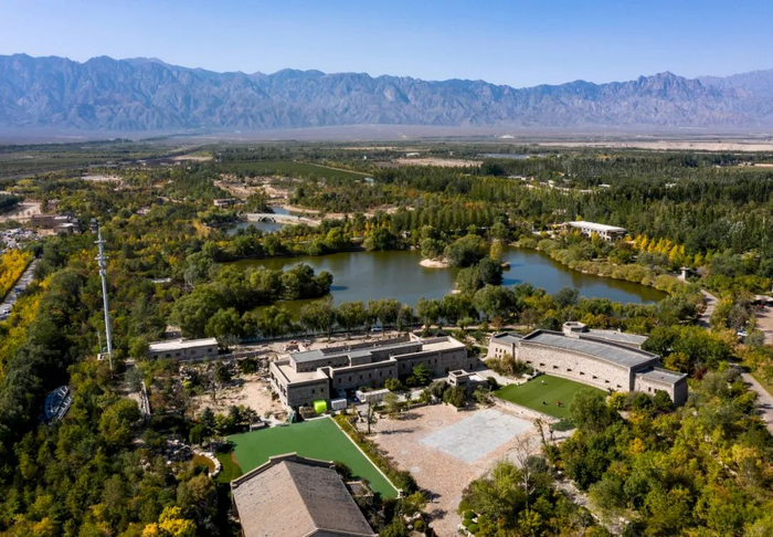 贺兰山东麓葡萄酒庄的旅游热，图为宁夏志辉源石酒庄。冯开华摄（新华社）