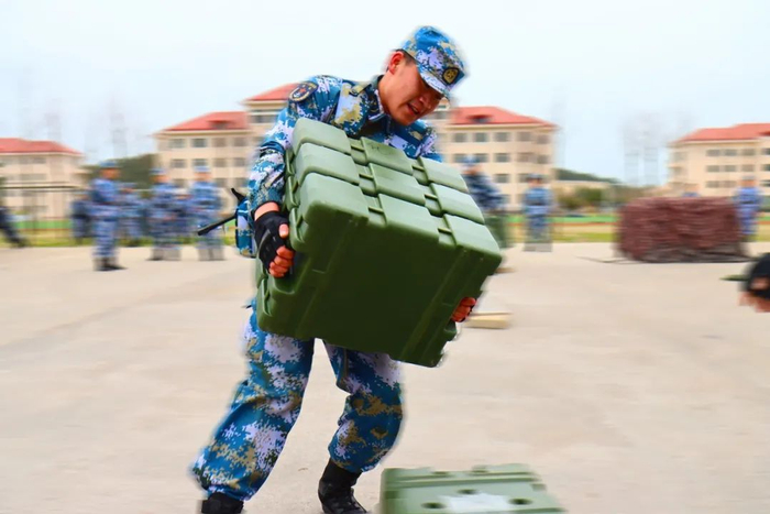 官兵转移弹药箱
