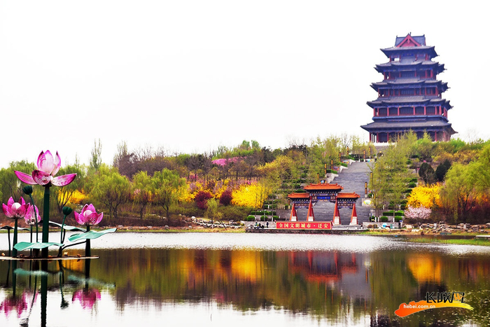 市民在黄台山公园游玩。彭月娟 摄