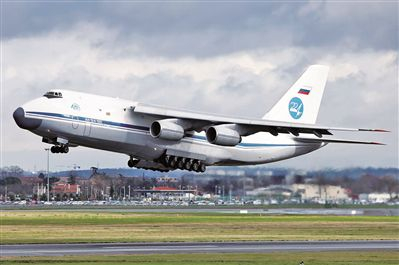 俄罗斯安-124运输机