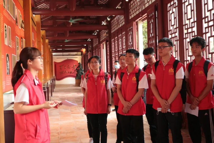 图 | 学生党员分享革命故事