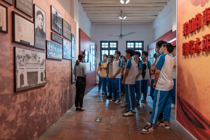 图 | 土木与交通工程学院“走读”广州起义烈士陵园、中共广东区委旧址