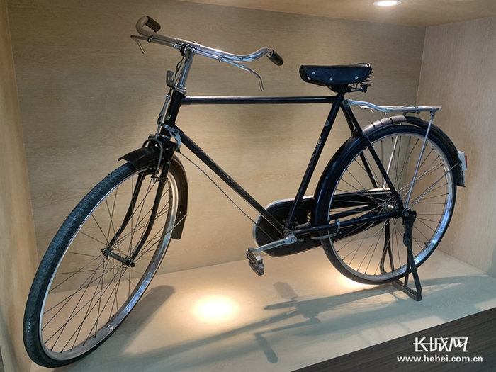 凤凰自行车，80年代产自上海。长城网记者 段维佳 摄