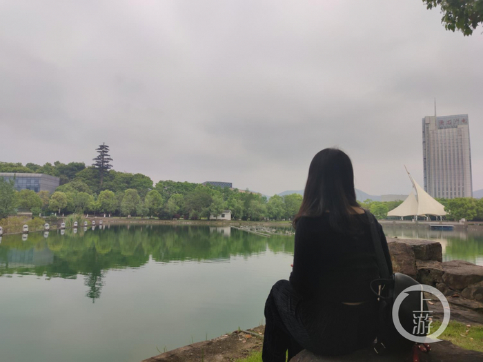 ▲陈香楠希望她的生活能如湖水一般平静。摄影/上游新闻记者 牛泰