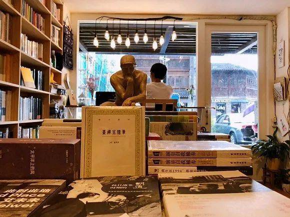 换酒书店内部（图片来自恰妮斯虫）