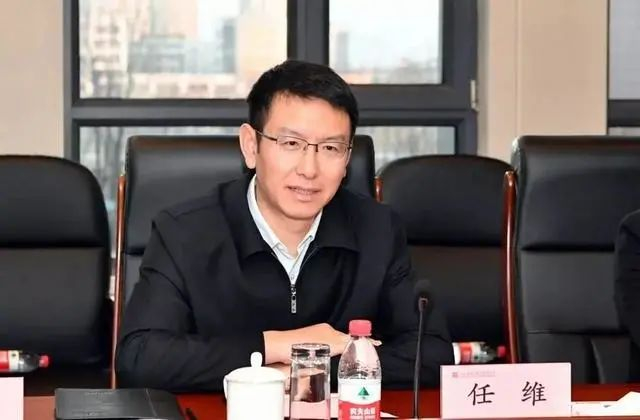 任维资料照片