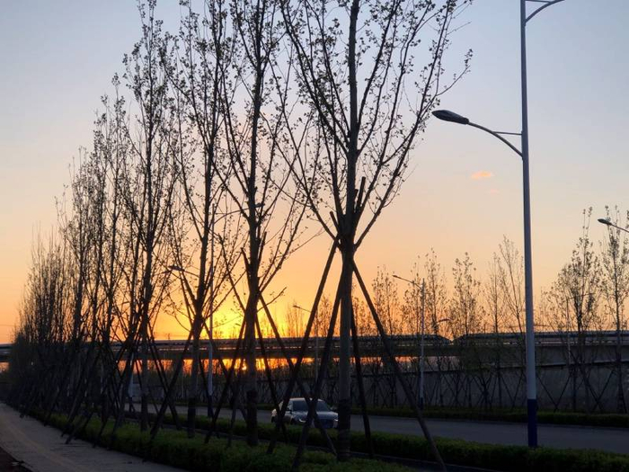 北京庄园项目西部靠近的铁道线路。 陆肖肖摄