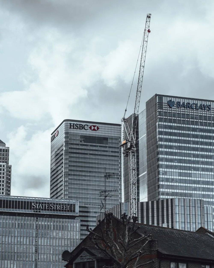 狗狗币的市值，一度超越了汇丰、巴克莱等国际知名银行。/ Unsplash